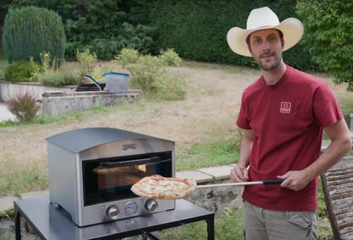 Photo actualité Lorenzo (La French Pizza) test le four à pizza Le Marquier